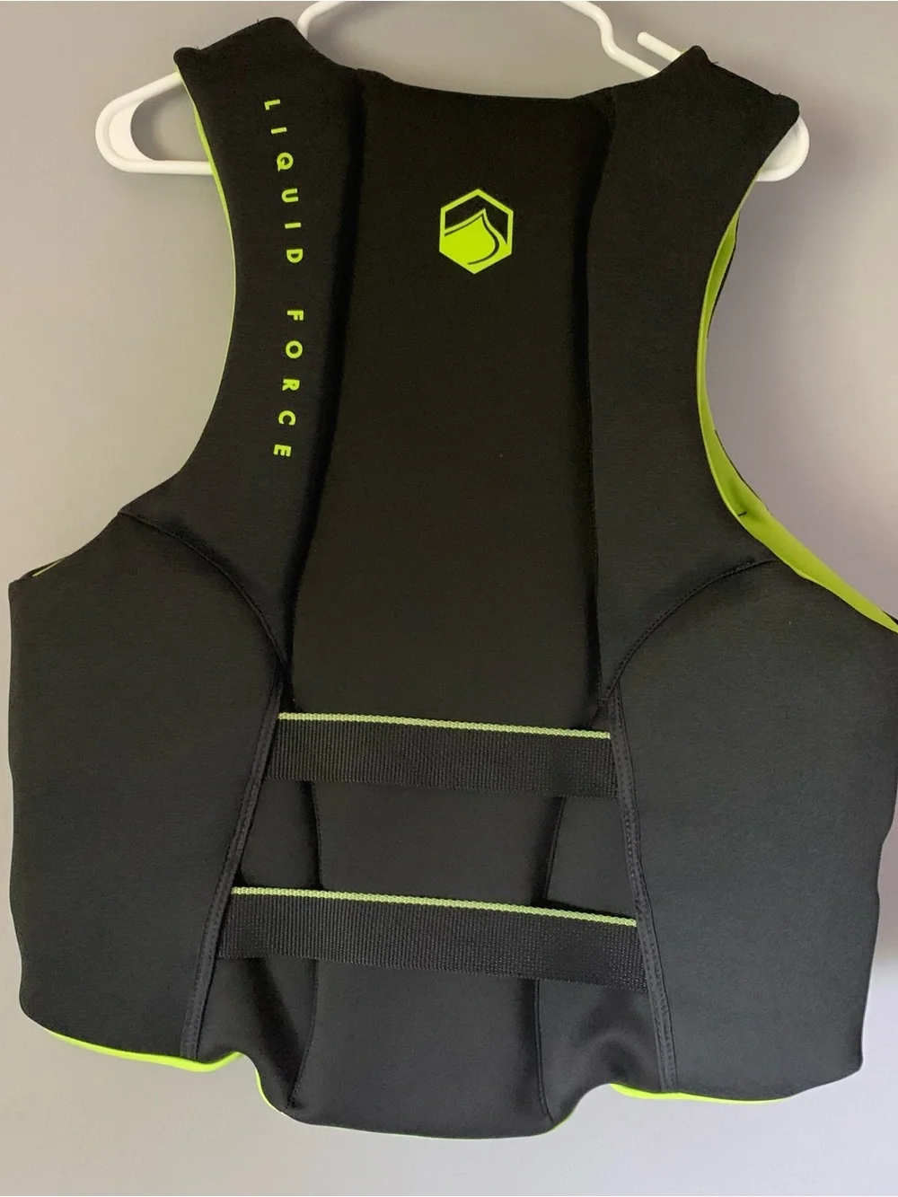 NWOT. LIQUID FORCE Men’s Rush Life Jacket